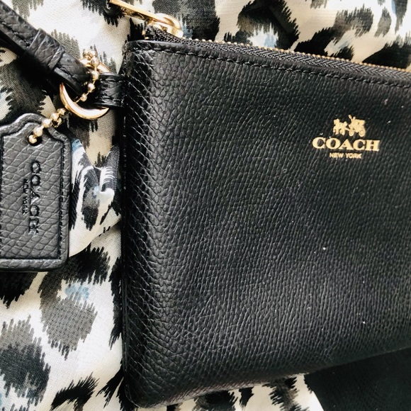 ๐HOST PICK๐Coach Wristlet - Picture 6 of 14